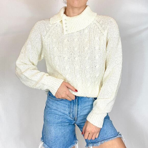 Vintage – Jennifer Moore White Pearl Button Collar Cable Knit Sweater - Picture 2 of 9